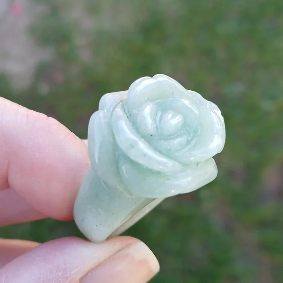 New Hand Carved Flower Green Aventurine Ring. - Picture 2 of 16